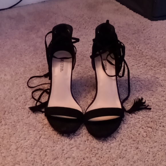 JustFab Shoes - Black Chunky Heels